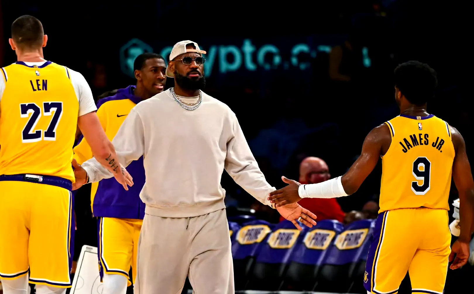 包含詹姆斯在篮网比赛中险胜,领先优势明显引发热议!引发球迷热议的词条-九游娱乐